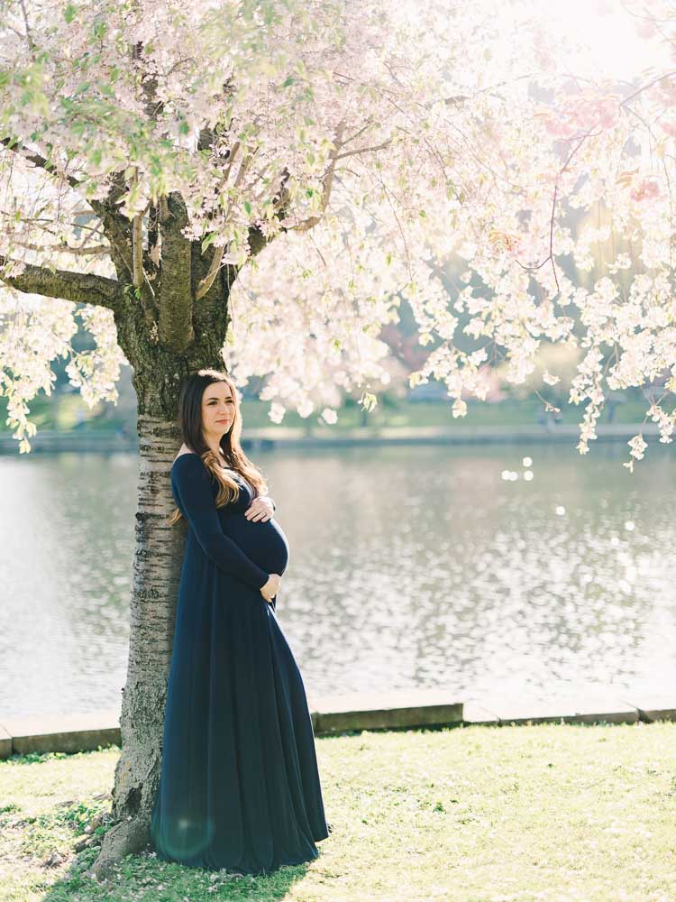 Cleveland Maternity Session at Cleveland Museum of Art by Juliana Kaderbek Photography, an award winning Cleveland Maternity Photographer