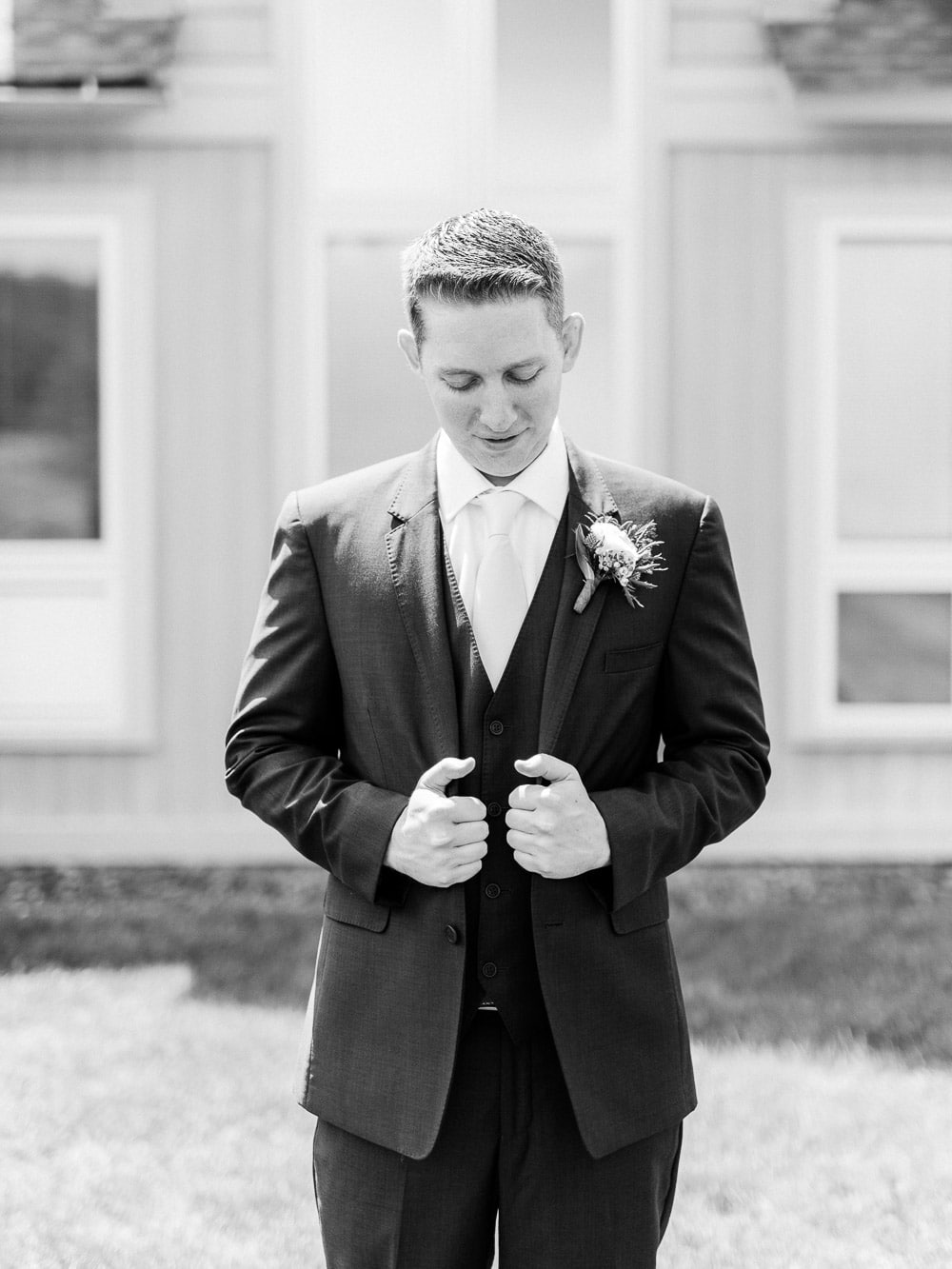 Groom getting ready, Cleveland outdoor wedding, Cleveland wedding photographer