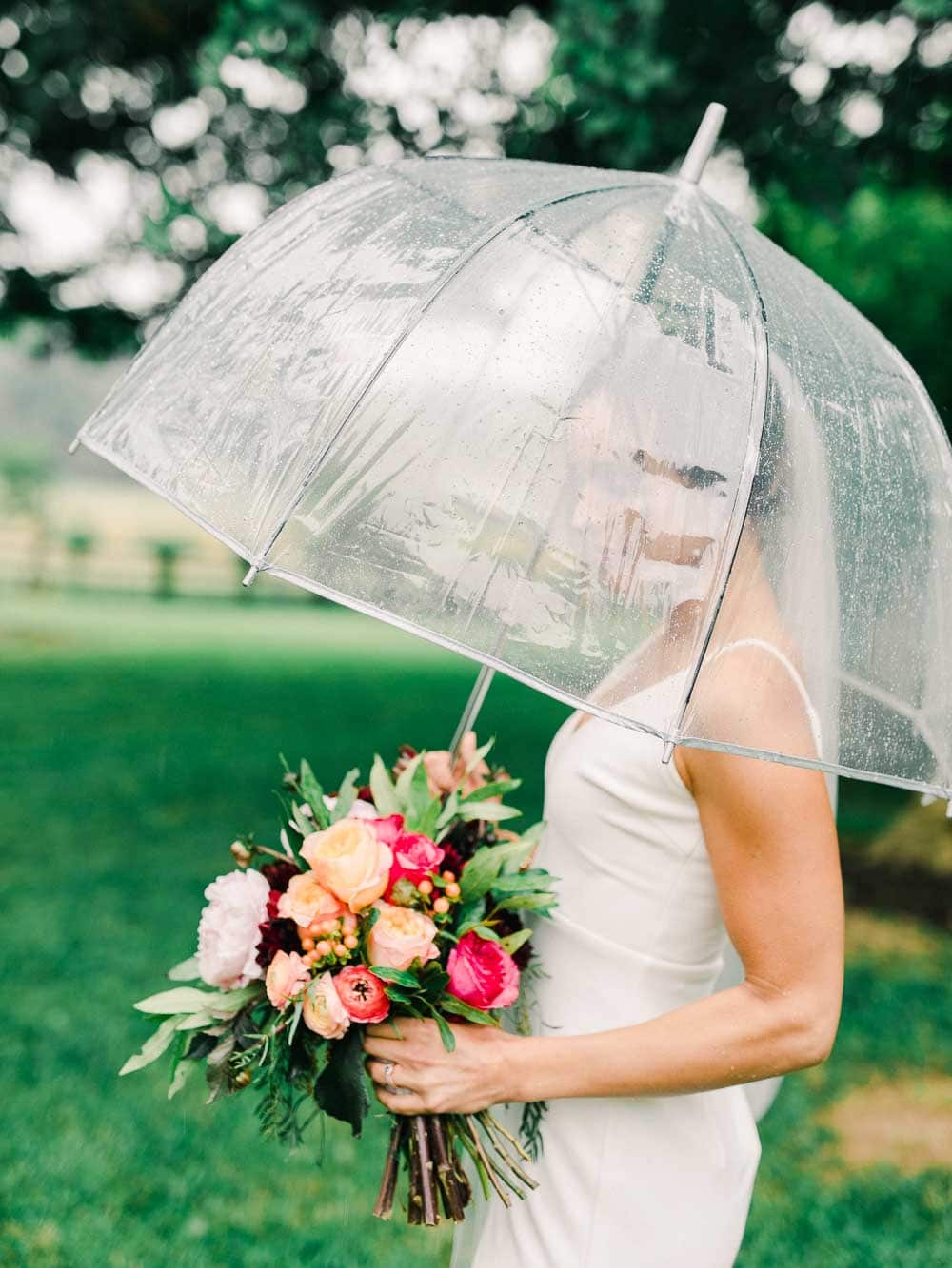 rainy day bridal photo, Cleveland outdoor wedding, Cleveland wedding photography, juliana kaderbek photography, Akron wedding