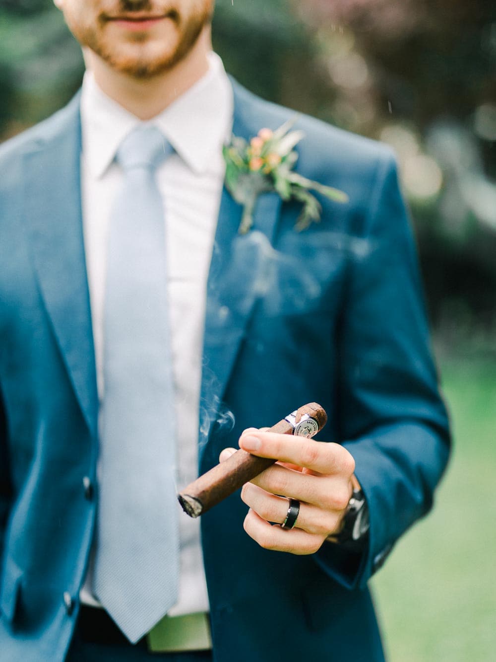 groom with cigar,Cleveland outdoor wedding, Cleveland wedding photography, Akron wedding photos, juliana kaderbek photography