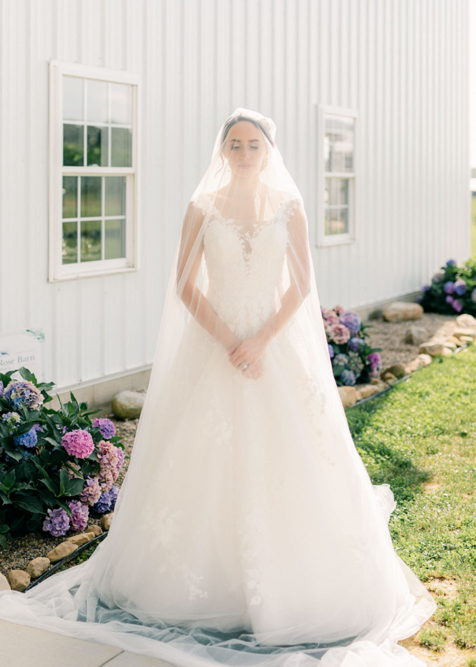 white rose barn wedding photographed by Juliana Kaderbek Photography, cleveland wedding photographer