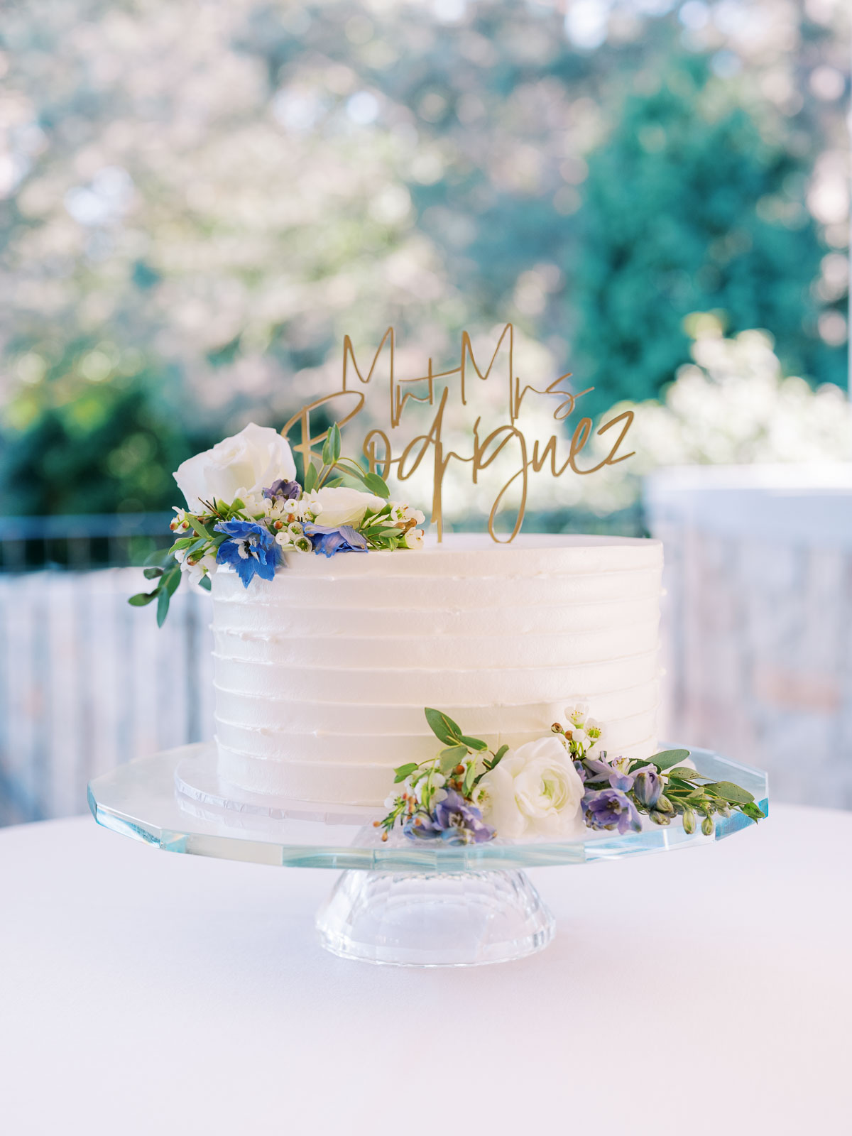 Luna Bakery Cafe wedding cake