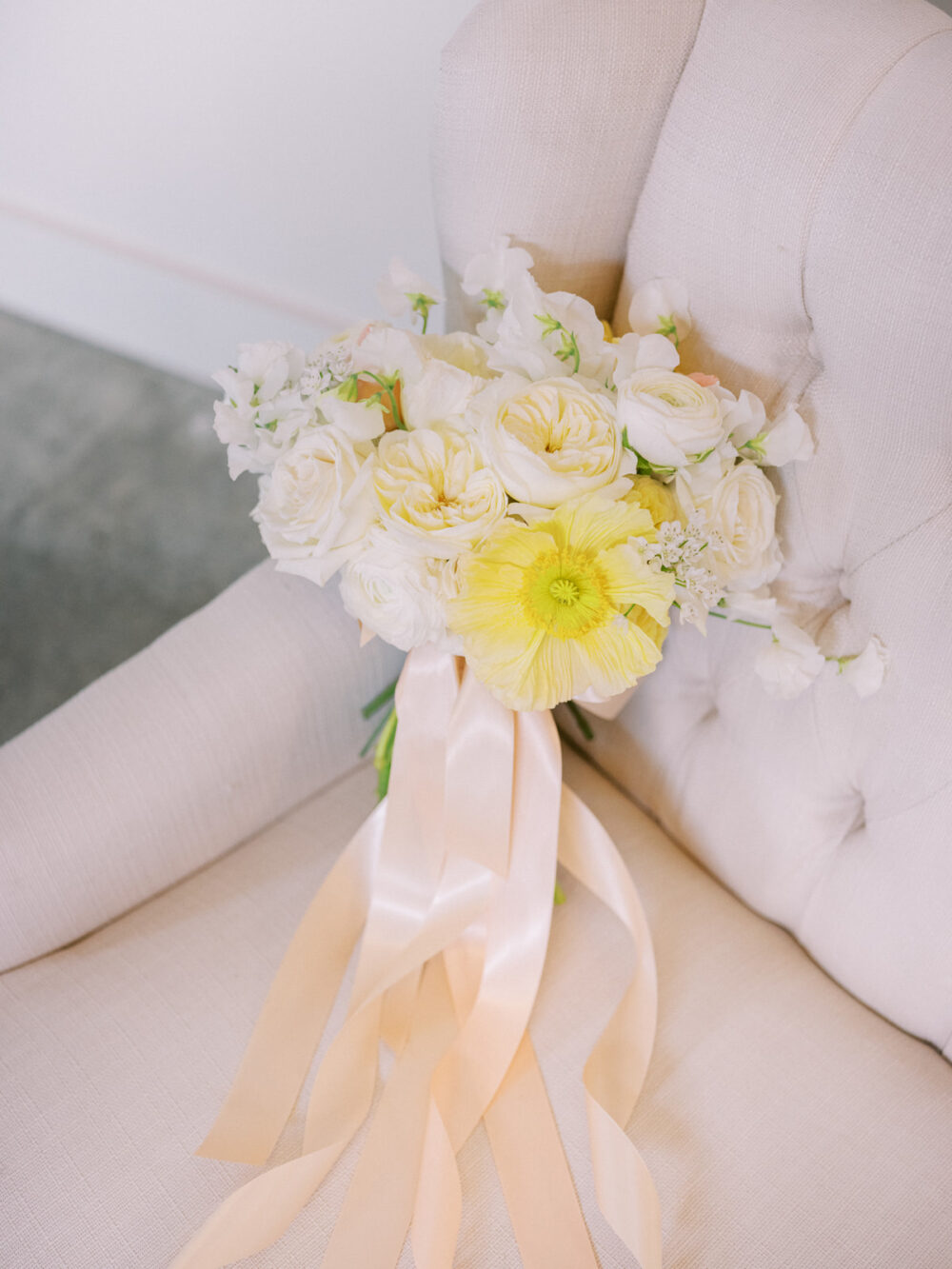 Soft romantic florals for a timeless Orlando wedding photographed by Juliana Kae