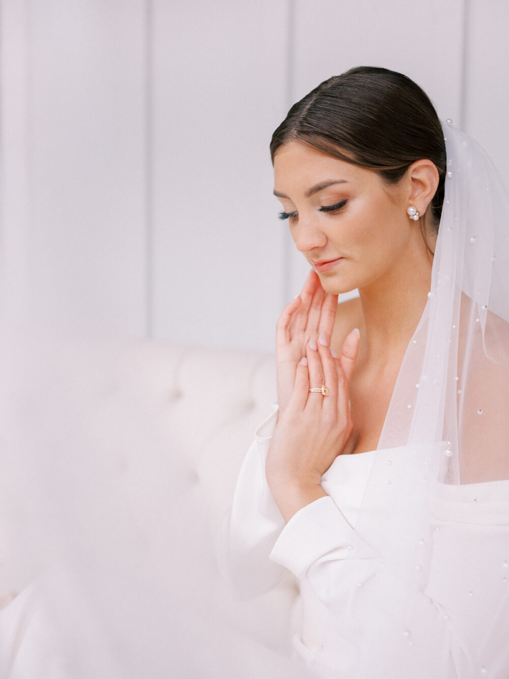 Pearl veil on a bride in Orlando Florida