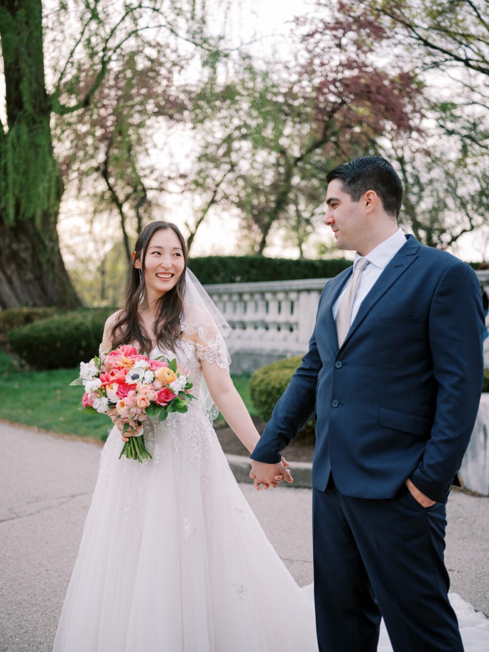 Spring wedding portraits at Cleveland Art Museum photographed by Juliana Kae, top Cleveland wedding photographer