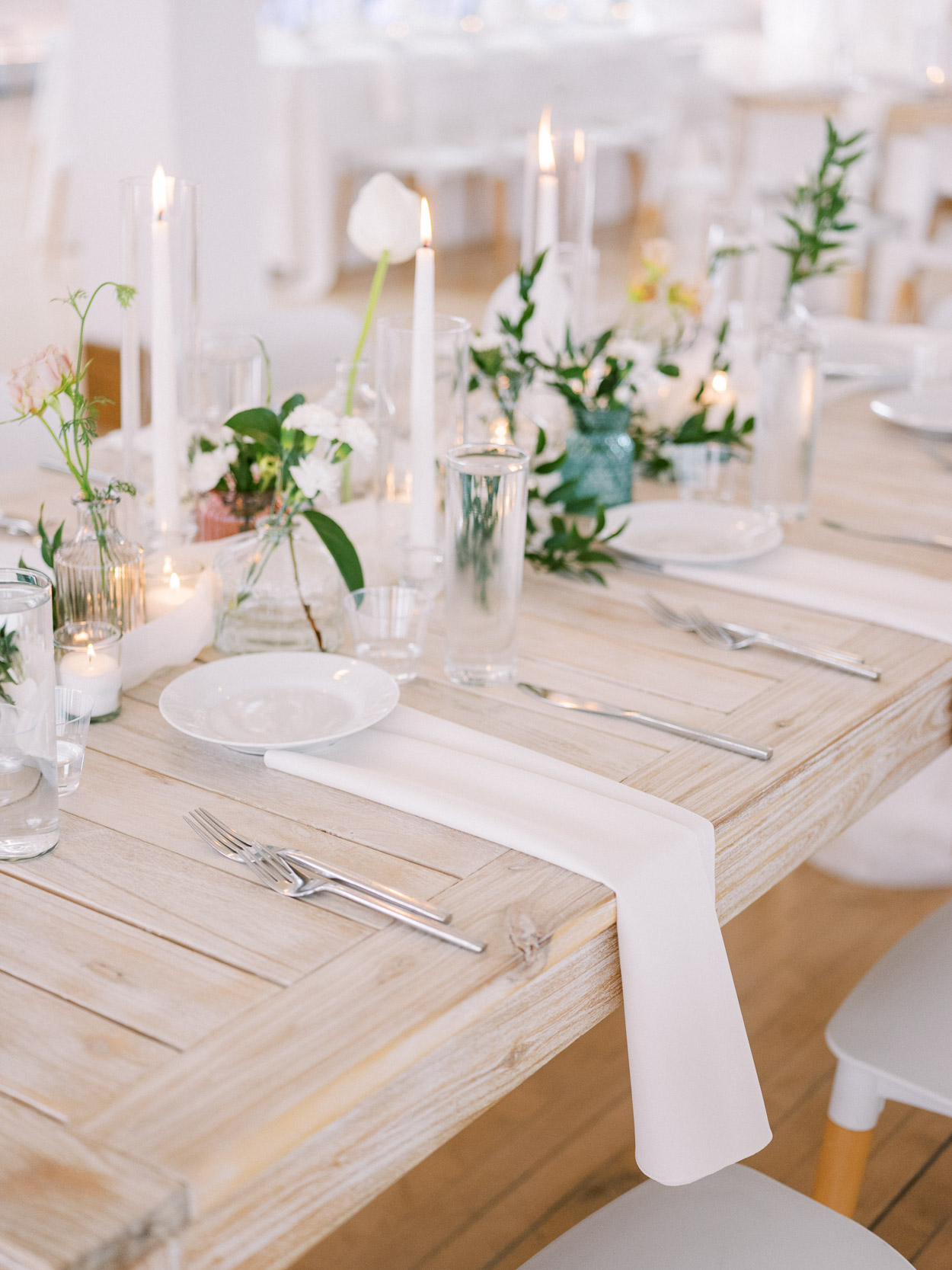 Table place setting at Gordon Green wedding