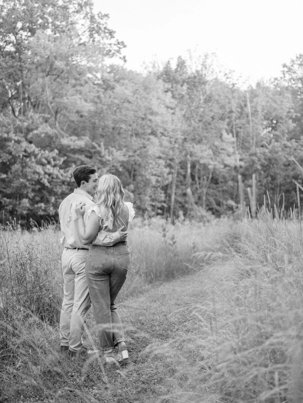 Engagement photos in a grassy field in Cleveland Ohio