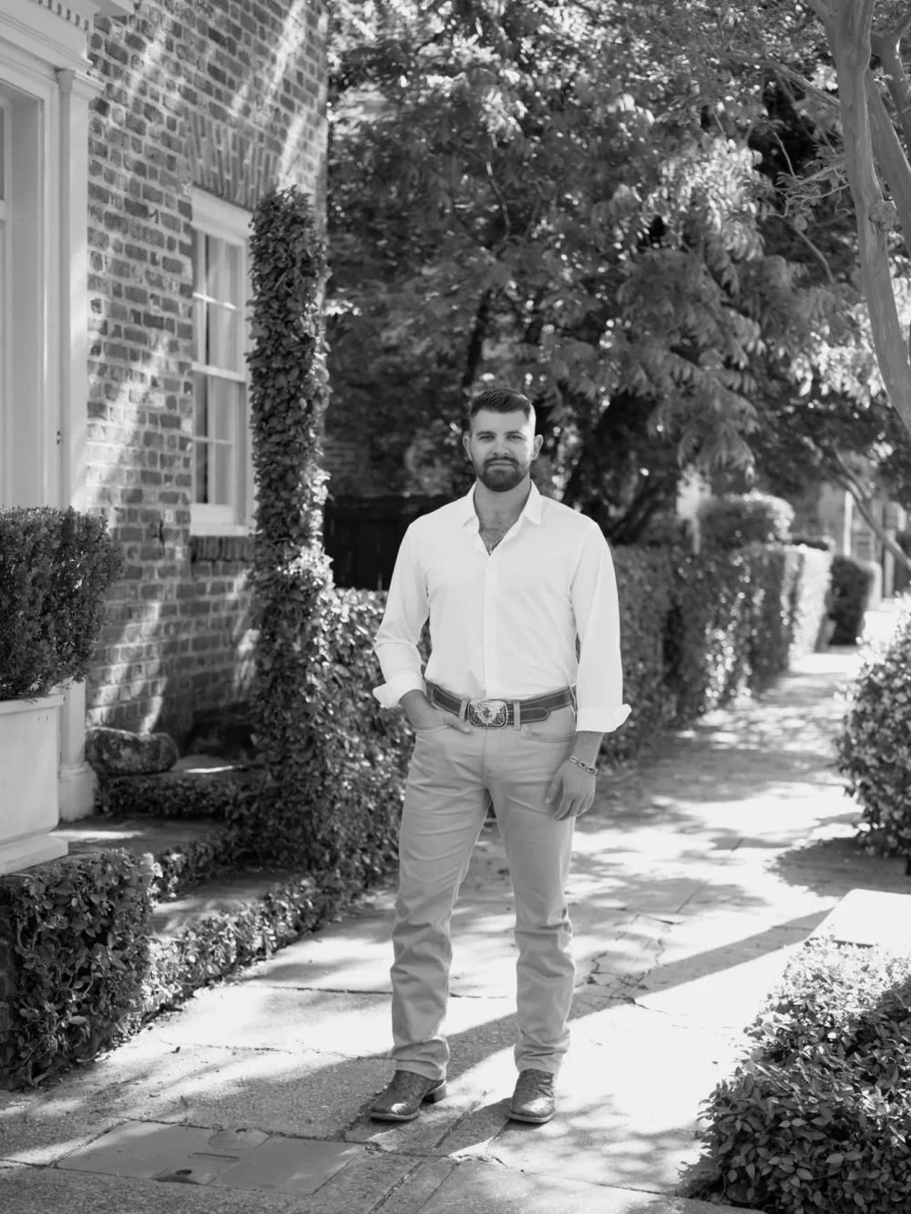 Downtown Charleston couple portraits with classic Southern charm
